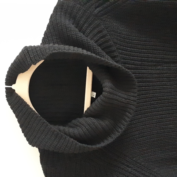 Long turtle neck pullover - Picture 2 of 5
